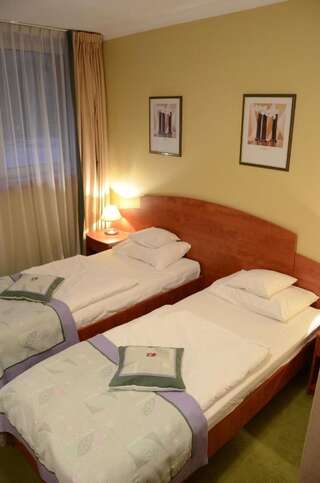 Отель Agat Hotel Лодзь Двухместный номер с 2 отдельными кроватями-1