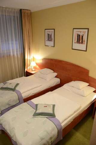 Отель Agat Hotel Лодзь Двухместный номер с 2 отдельными кроватями-3